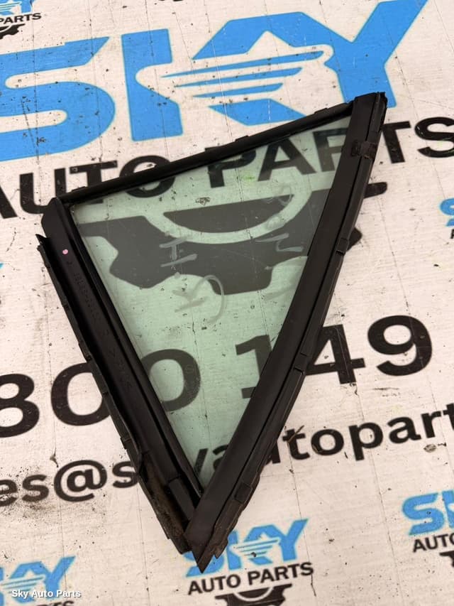 Right Rear 1/4 Door Glass