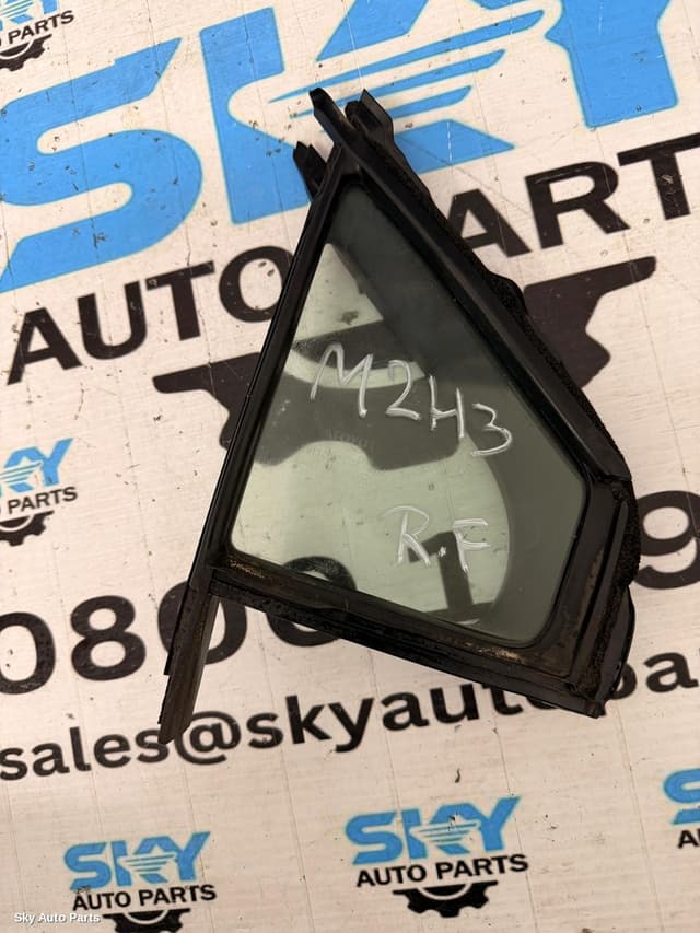Right Front 1/4 Door Glass