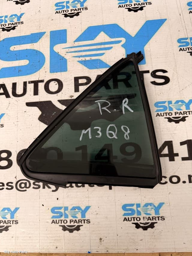 Right Rear 1/4 Door Glass