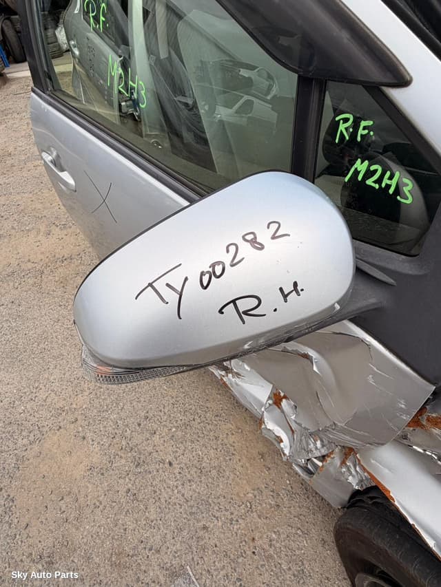 Right Front 1/4 Door Glass