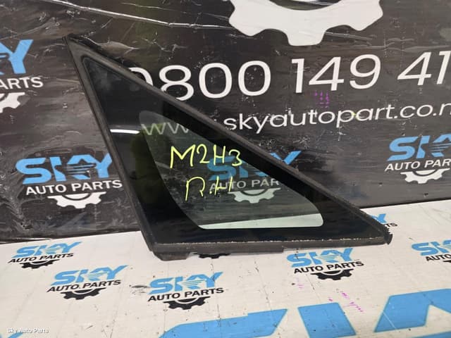 Right Front 1/4 Door Glass