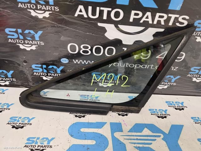 Left Front 1/4 Door Glass