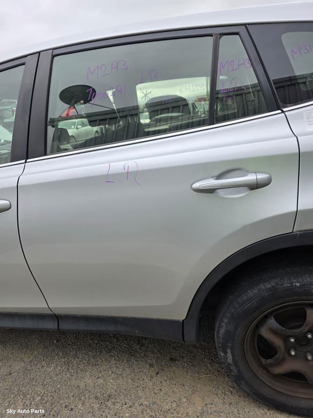Left Rear 1/4 Door Glass