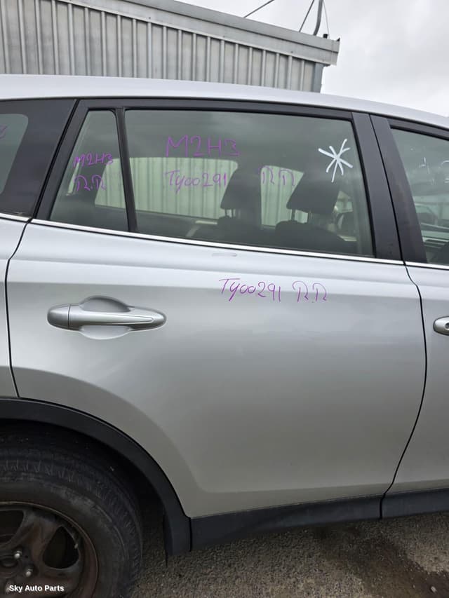Right Rear 1/4 Door Glass