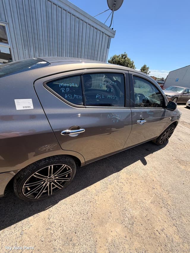 Right Rear 1/4 Door Glass