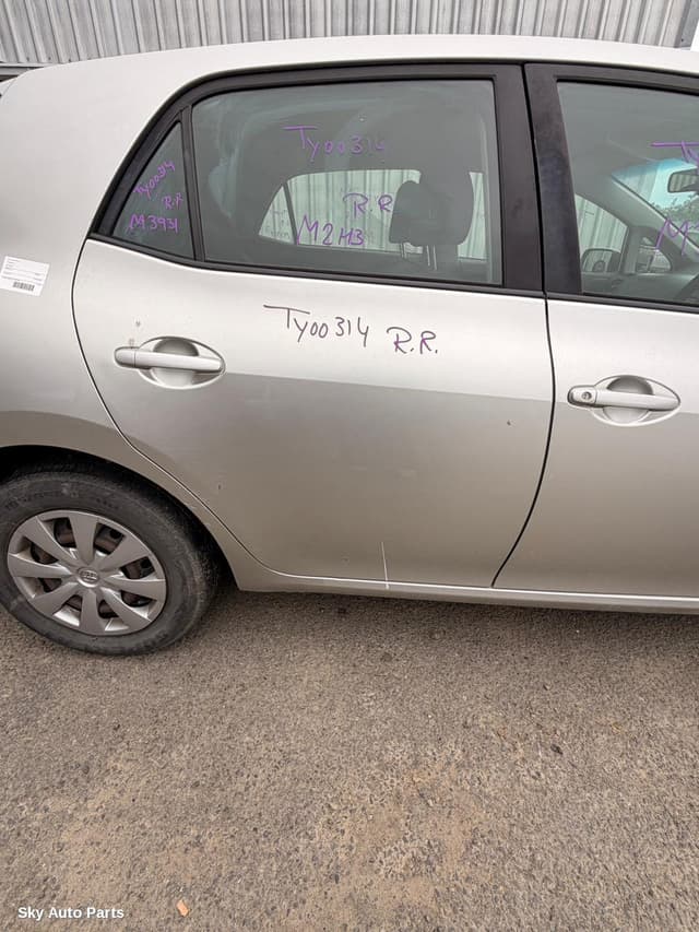Right Rear 1/4 Door Glass