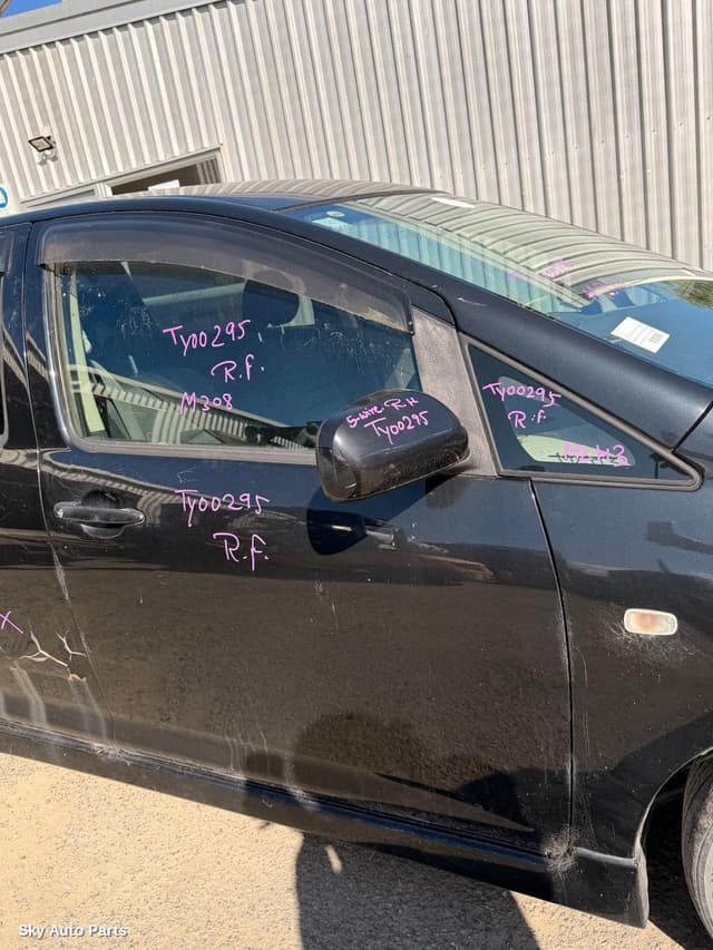 Right Front 1/4 Door Glass