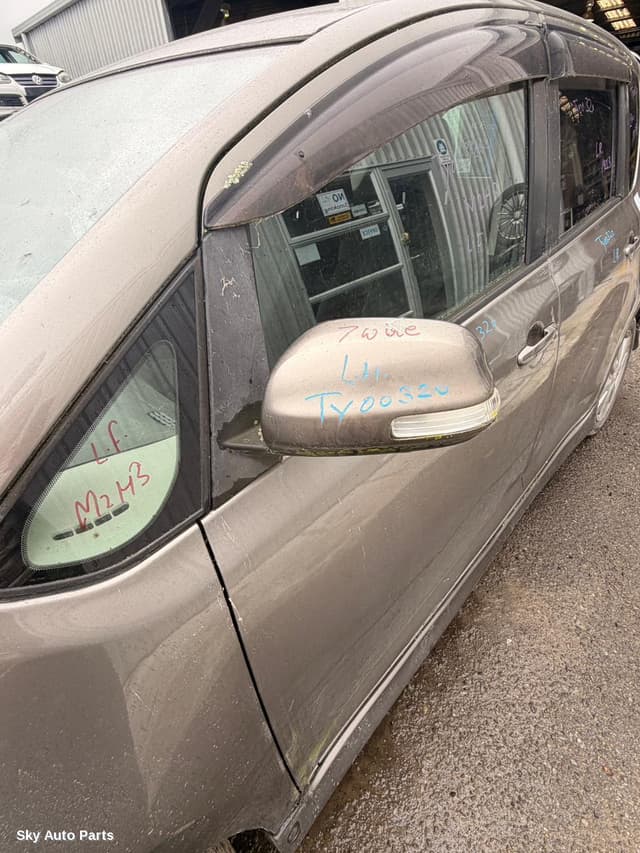 Left Front 1/4 Door Glass