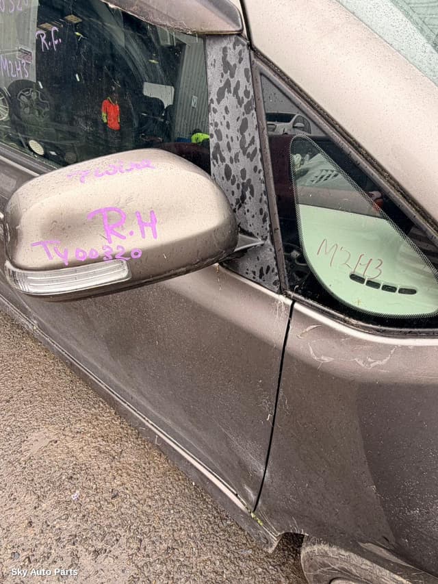 Right Front 1/4 Door Glass