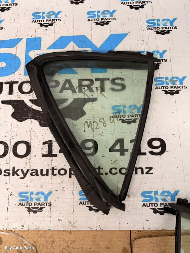 Right Rear 1/4 Door Glass