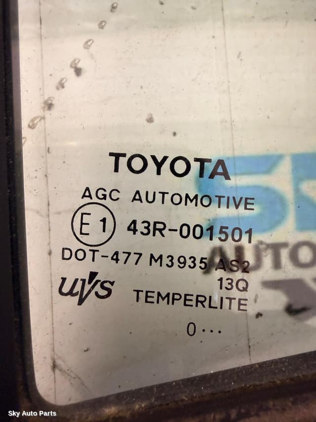 Right Front 1/4 Door Glass