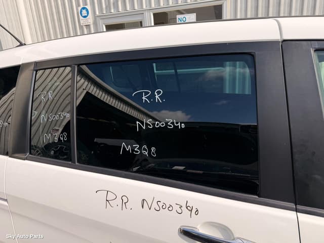 Right Rear 1/4 Door Glass