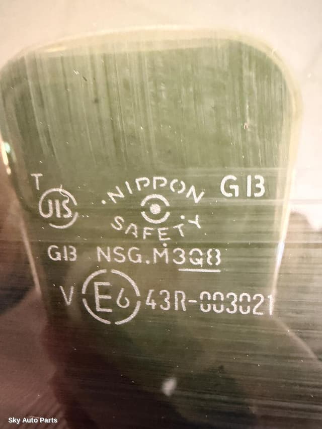 Right Rear 1/4 Door Glass