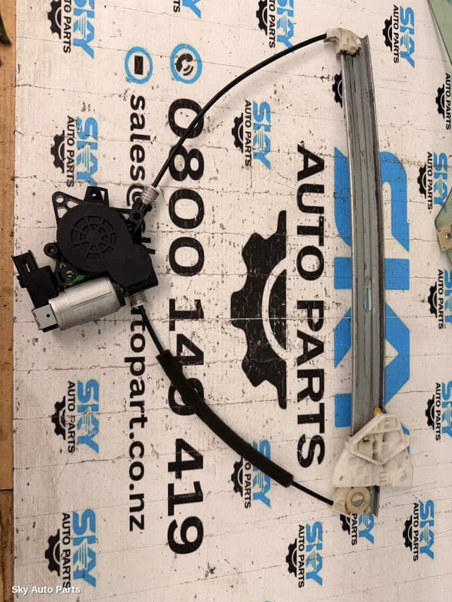 Right Front Window Reg/Motor