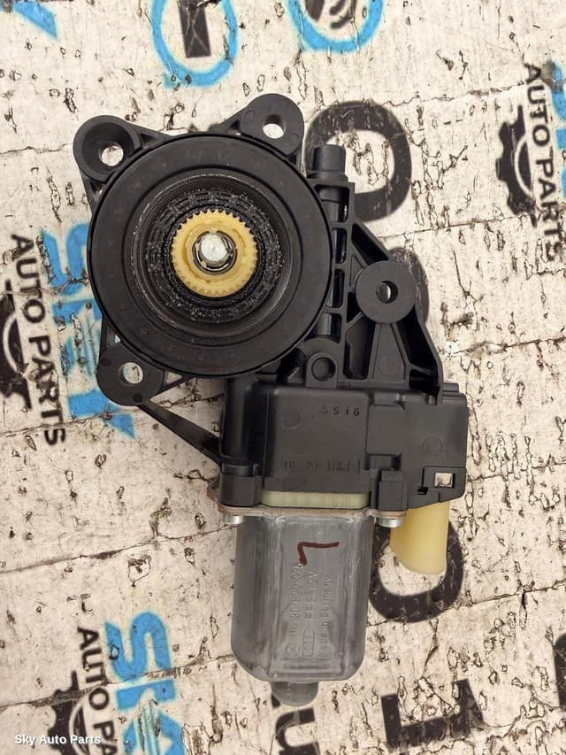 Left Front Window Reg/Motor