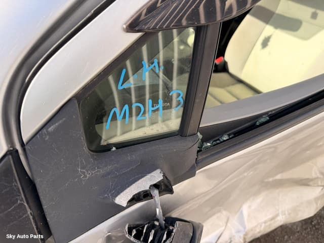 Left Front 1/4 Door Glass