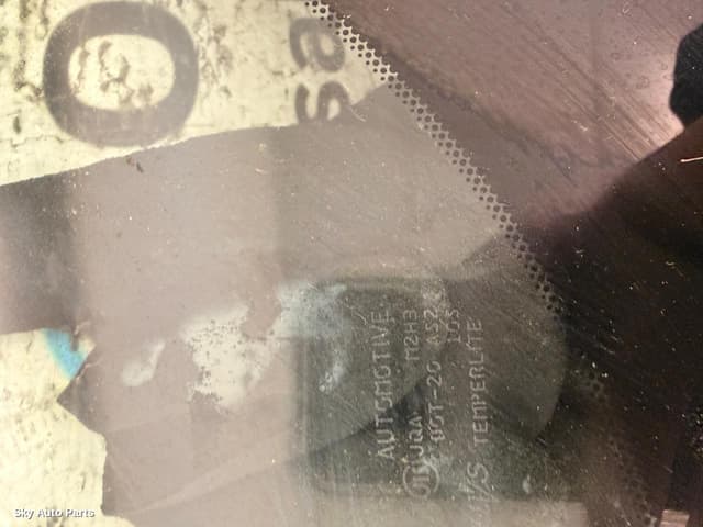 Left Front 1/4 Door Glass
