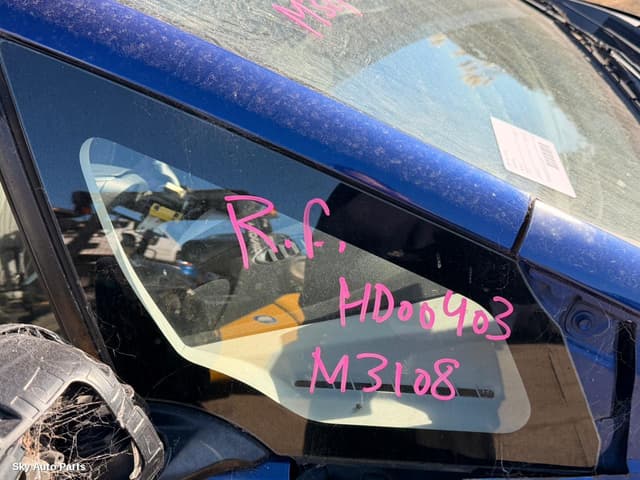 Right Front 1/4 Door Glass