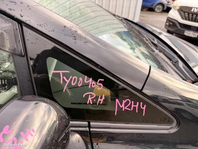 Right Front 1/4 Door Glass