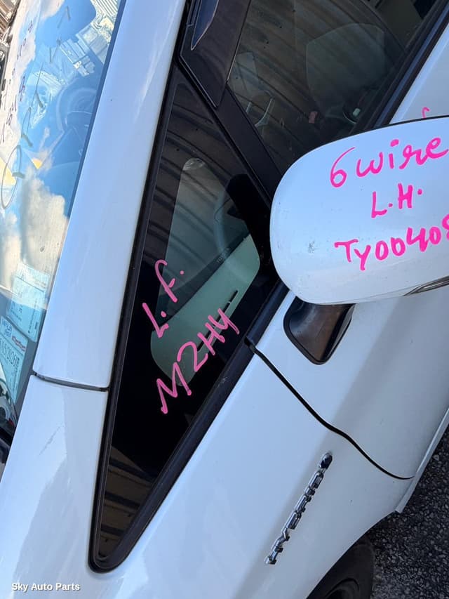 Left Front 1/4 Door Glass