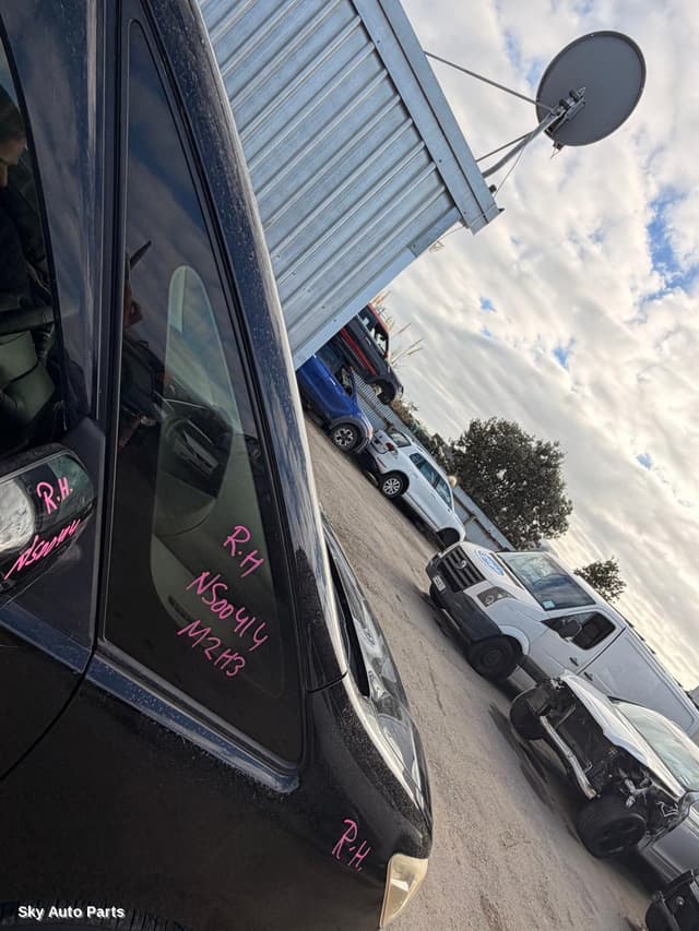 Right Front 1/4 Door Glass