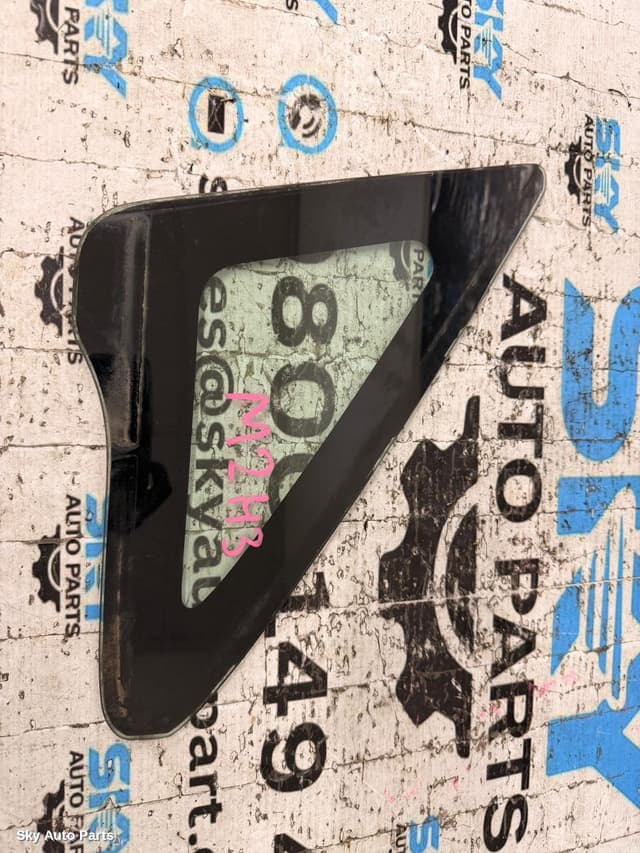 Right Front 1/4 Door Glass