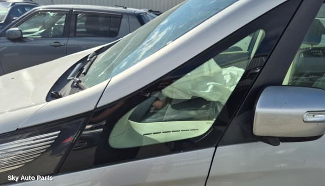 Left Front 1/4 Door Glass