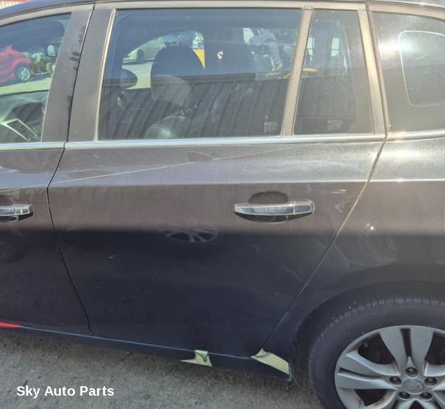 Left Rear Door/Sliding