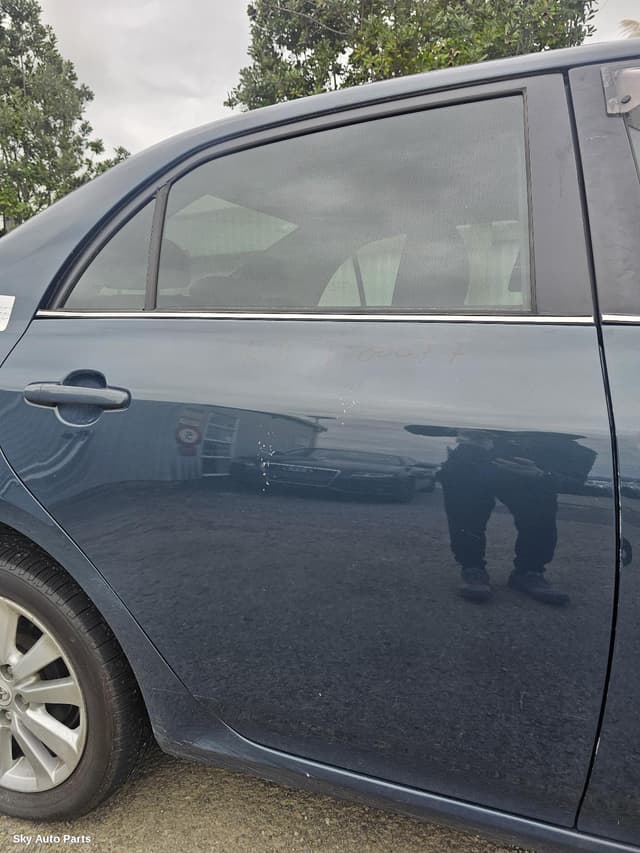 Right Rear 1/4 Door Glass