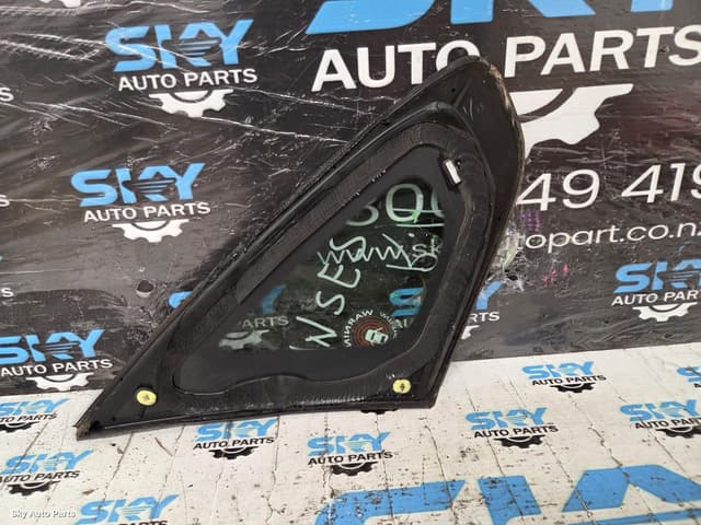Right Rear 1/4 Door Glass