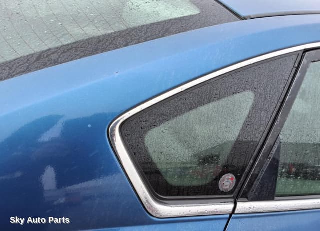 Right Rear 1/4 Door Glass