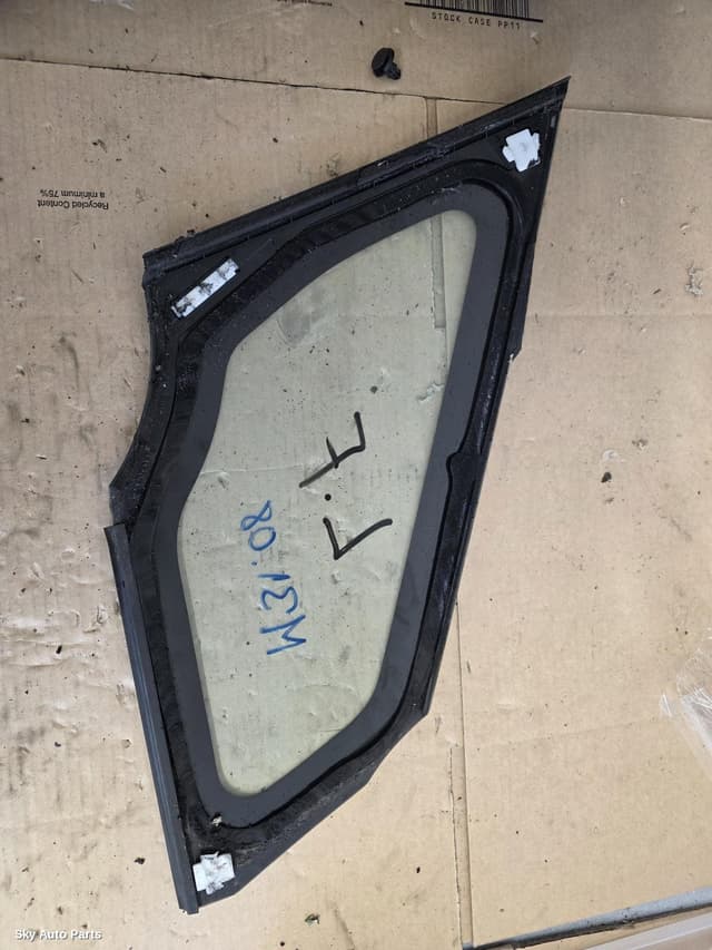 Left Front 1/4 Door Glass