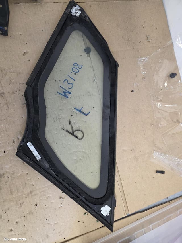 Right Front 1/4 Door Glass