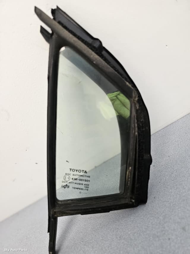 Right Front 1/4 Door Glass