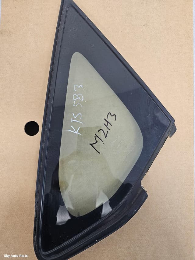 Left Front 1/4 Door Glass
