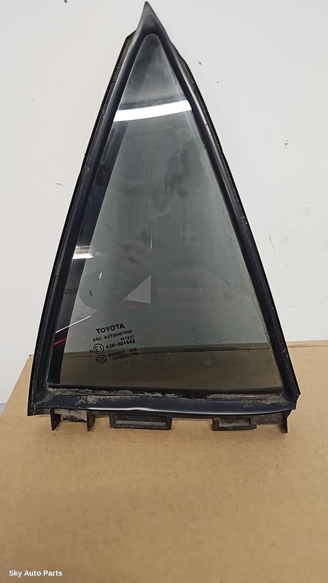 Right Rear 1/4 Door Glass