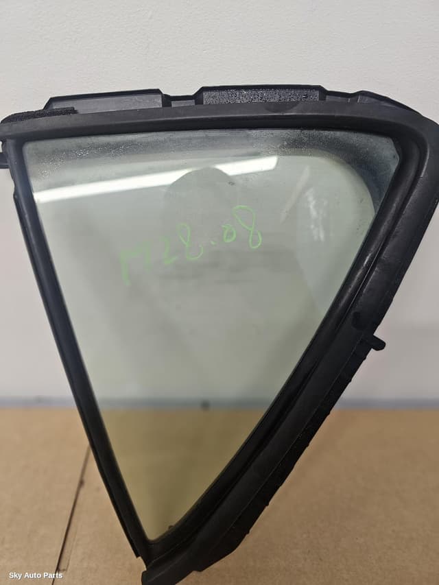 Right Rear 1/4 Door Glass