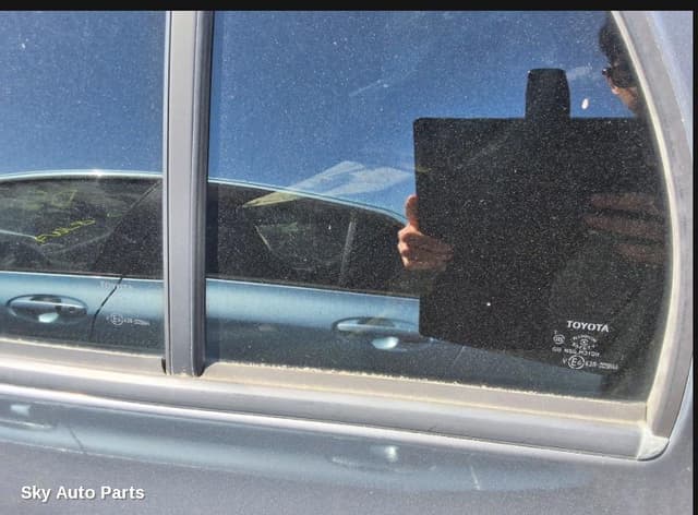 Left Rear 1/4 Door Glass