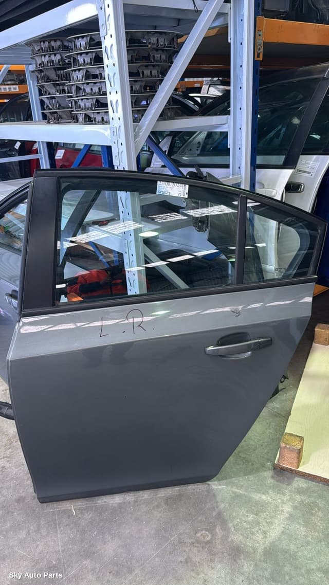 Left Rear Door/Sliding