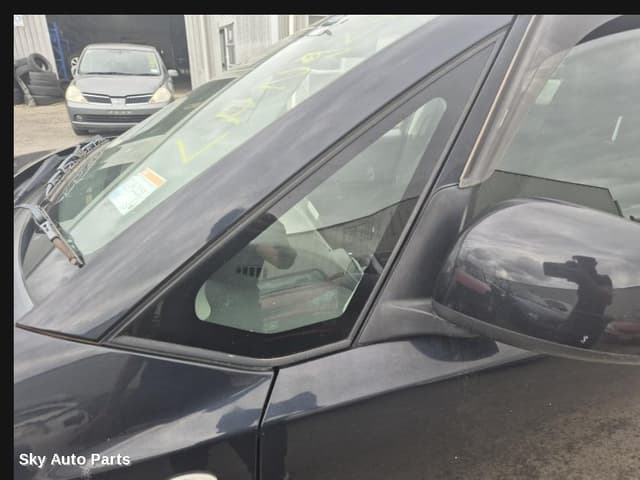 Left Front 1/4 Door Glass