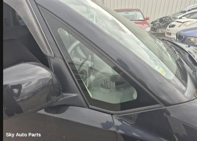 Right Front 1/4 Door Glass