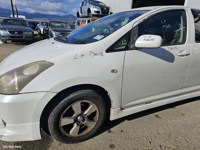 Left Front 1/4 Door Glass