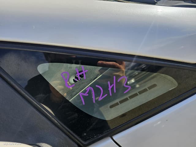 Right Front 1/4 Door Glass