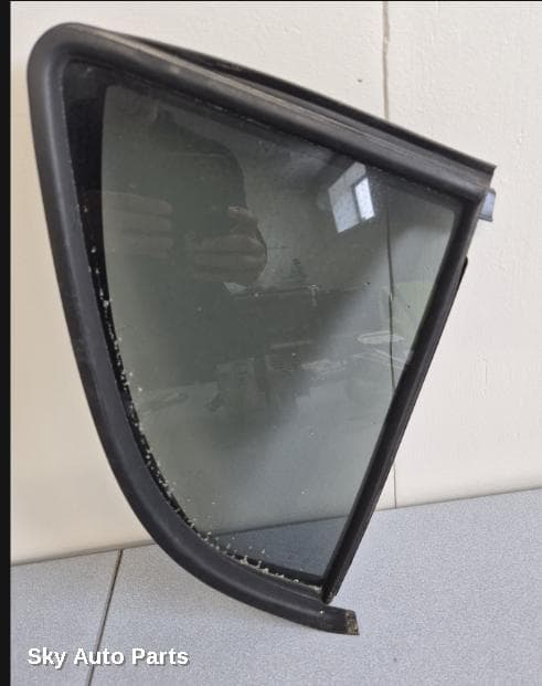 Right Rear 1/4 Door Glass