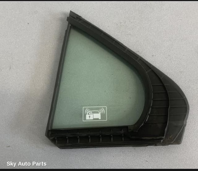 Right Rear 1/4 Door Glass