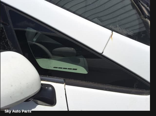 Right Front 1/4 Door Glass