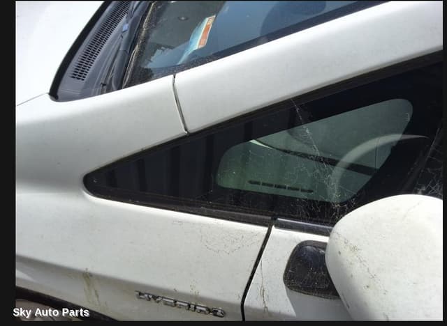 Left Front 1/4 Door Glass