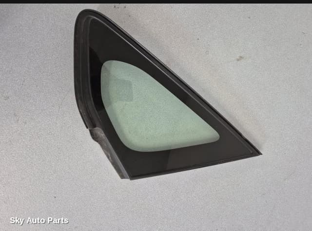 Left Front 1/4 Door Glass
