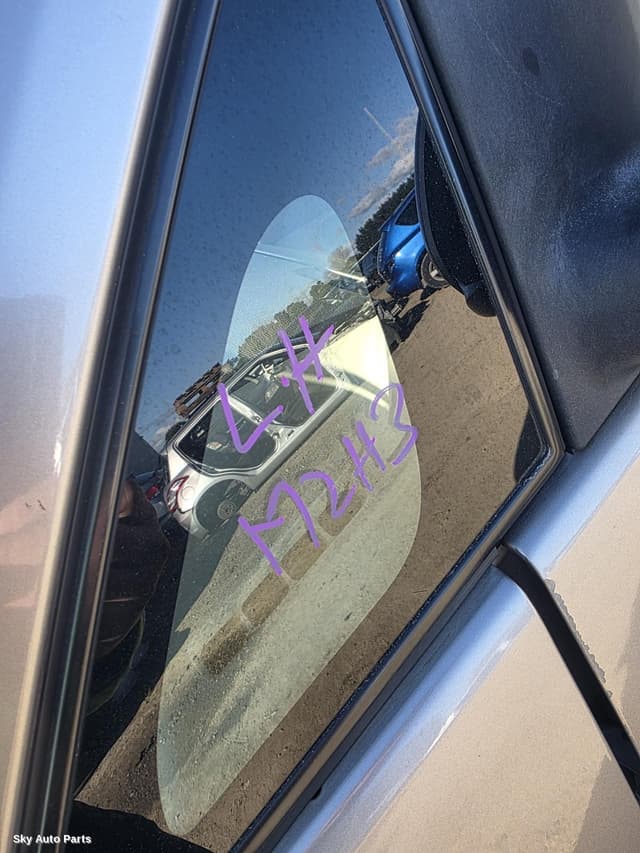 Left Front 1/4 Door Glass