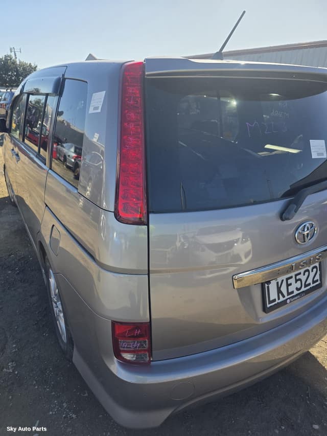 Right Front 1/4 Door Glass